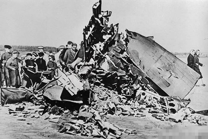 天空中的较量：苏联导弹兵米哈伊尔·沃罗诺夫击落美国间谍鲍尔斯飞机的传奇故事