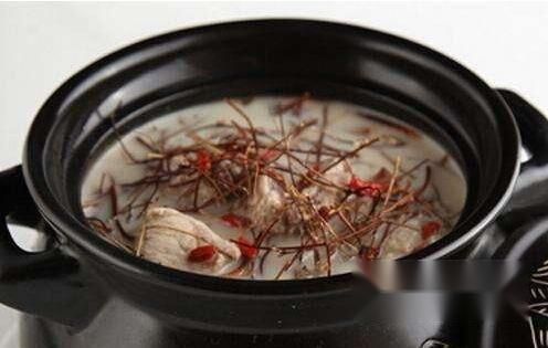 猪横利煲鸡骨草汤的功效